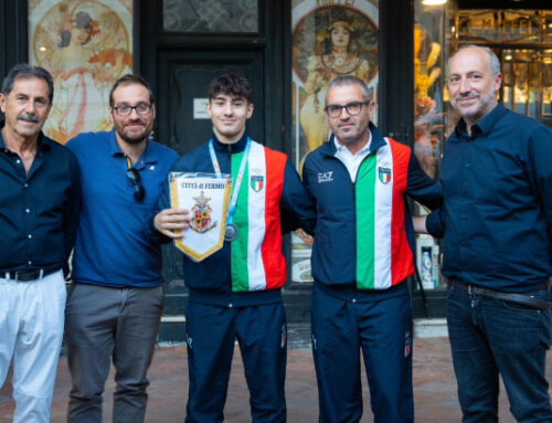 FESTA NELLA  PIAZZA DI  FERMO PER FESTEGGIARE  I CAMPIONI DEL FESTIVAL OLIMPICO DELLA GIOVENTU’  2025